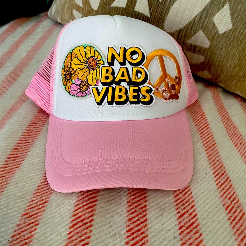 Trucker hat with patches “No Bad Vibes”